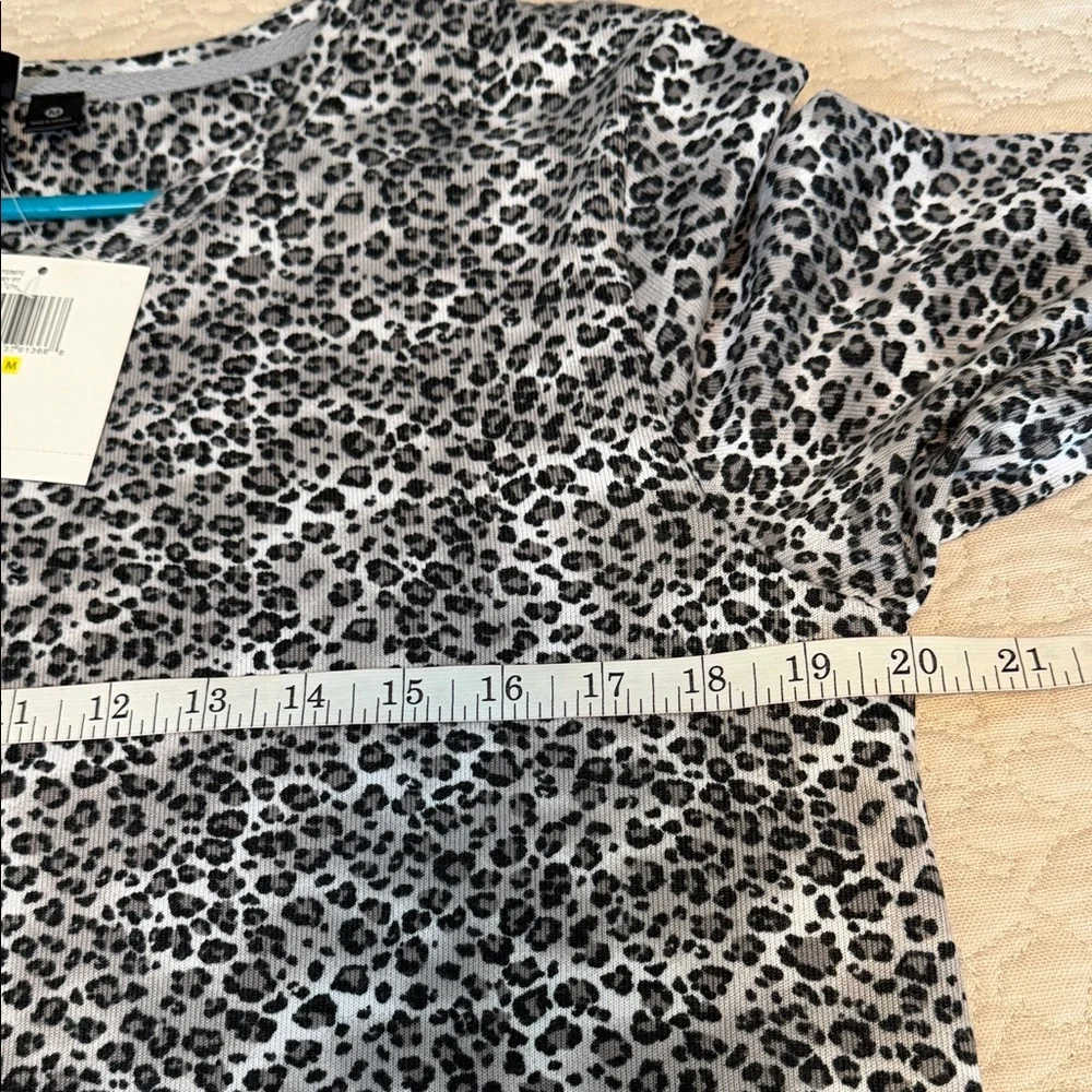 KENSIE Size Medium Black & Gray Leopard-Print Long Sleeve Drawstring Top - Picture 6 of 7